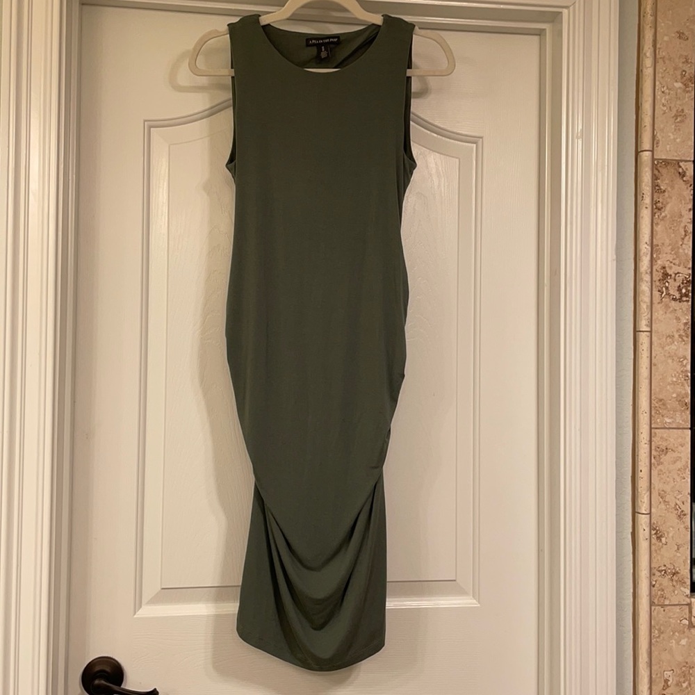 A Pea in The Pod Body-Con Maternity Dress